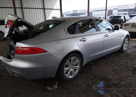 2017 Jaguar Xf 35T Premium z USA, uszkodzony, nr VIN SAJBD4BV1HCY28938